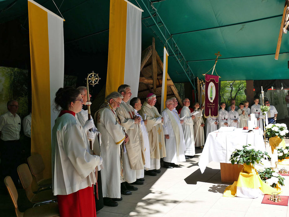 Festgottesdienst zum 1.000 Todestag des Heiligen Heimerads auf dem Hasunger Berg (Foto: Karl-Franz Thiede)